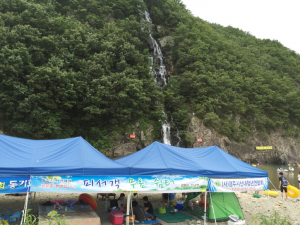 산내면 동창천 청룡폭포, 피서객 무료 쉼터 조성 ‘호응’