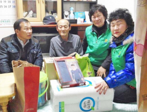 동천동 새마을부녀회 홀로 어르신 생신축하 방문
