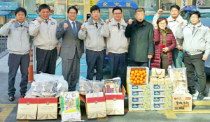 중부동 자율방범대·청년연합회, 경로당 방문해 후원물품 전달