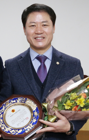 윤병길 시의원 2015 경북의정봉사대상 수상
