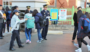 경주서, 신학기 등굣길 학교폭력예방 캠페인