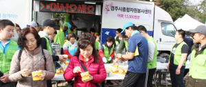 ‘사랑의 밥차’ 벚꽃마라톤대회 훈훈한 인심 전해