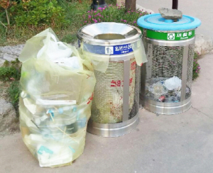 경주교촌마을 휴지통 설치로 관광객 불편 덜어