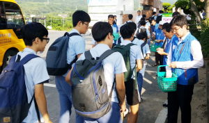법사랑위원회, 방학 앞두고 캠페인 서명운동 펼쳐