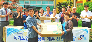 안강읍 독거노인 등 가정에 시원한 선풍기 전달