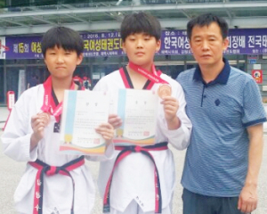 불볕더위 속에 시원한 발차기로 승리 이끌어