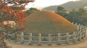 [119]신라 왕릉과 고분 호석(護石)의 십이지신상(上)-통일 신라 무덤 호석에 새긴 십이지신상… 독보적 위상 지닌 수호신