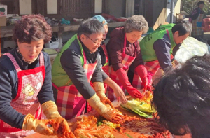 “사랑으로 버무린 김장, 경주시민과 함께 합니다”