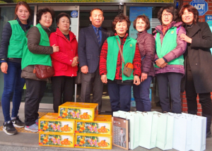 동천동새마을부녀회 홀로 어르신 생필품 전달