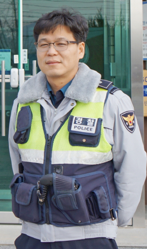 18년간 봉사의 길 걷고 있는 내남파출소 최정욱 경위-“지원 절실한 사각지대 찾는 것이 중요”