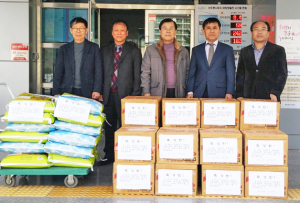 선도동 산타클로스 ‘충효교회’ 쌀과 라면 전달