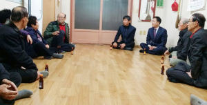 황성동 신임동장 경로당 방문 새해인사