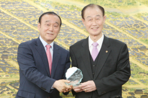 김병호 경주임란의사추모회장 장학금 200만원 기탁