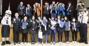 양우철 경주경찰서장, 농촌 학교 위한 특별한 졸업식 이벤트 가져 