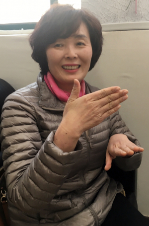 농아인들의 어머니라 불리는 정덕자 씨-“그들에겐 작은 관심이 필요해요, 수화는 관심의 한 종류라고 생각합니다” 