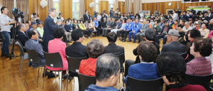 문재인 후보 18일 전북대 앞 유세, 빗속 5천여명 운집