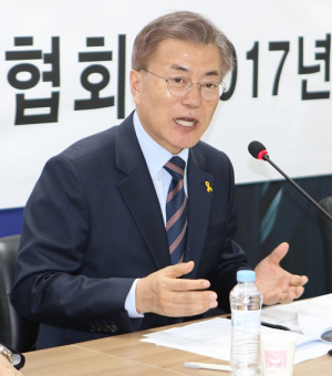 특별기획/ 제19대 대통령선거 후보자에게 듣는다-청와대 비서실장, 당 대표 역임한 기호1번 더불어민주당 문재인 후보