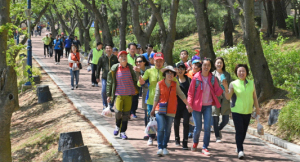 장애인들과 함께 보문호반길 봄나들이 행사