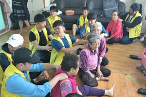 청소년자원봉사단 틴틴클럽 어르신과 소통·공감 봉사활동