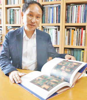 경주대 정병모 교수, ‘책거리’로 뜨거운 반응 일으키며 미국 순회전 열다-글로벌 테마 ‘책거리’… 현대인의 서재로 들이다
