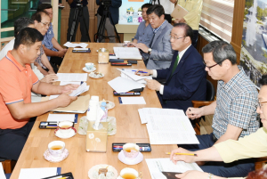 시민들과 마주 앉아 상담 통한 대안 모색