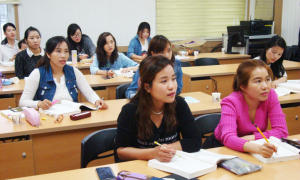 경주 결혼이민여성 11명 초등학력 검정고시 합격