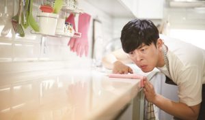 난 병이 아니라 깔끔한거야! 근데… 이 먼지가 나를 죽이는 건 아닐까?