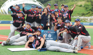 향토기업 쏠라이트배터리 야구단, “선수들 열정과 단결이 첫 우승 비결”