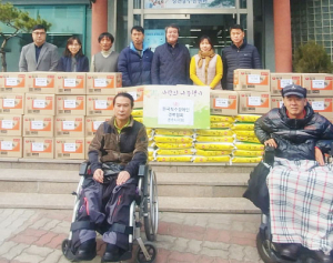 경주척수장애인협회 어려운 독거어르신 후원물품 전달