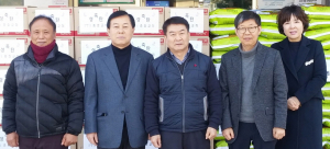 충효교회, 어려운 이웃에 쌀·라면 기탁