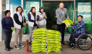 랑콩뜨레 이석원 대표, 경북장애인자립생활센터에 쌀 전달
