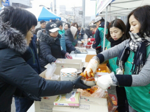 “경주시민 여러분, 뜨끈뜨끈한 국밥드시고 힘내세요”