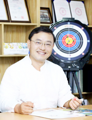 [시민기자가 만난 사람] 허광 세계한궁협회 회장-“여성·노인·장애인·학생까지 100만 동호인, 겨울철 생활체육의 참 힘 ‘한궁’의 이유 있는 활동”