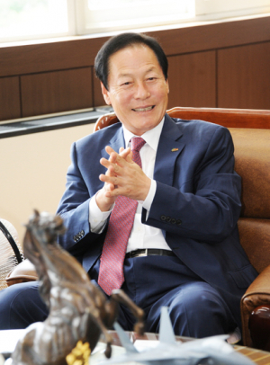 [인터뷰]김영석 영천시장-“야전사령관 리더십으로 뜨는 영천에 한계란 없다”