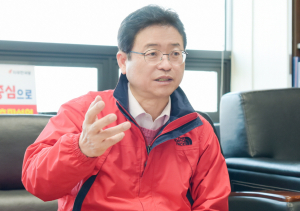 경북도지사 출마준비자 릴레이 인터뷰-이철우 국회의원 “경북이 다시 대한민국의 중심이 되는 원년으로 만들겠다”