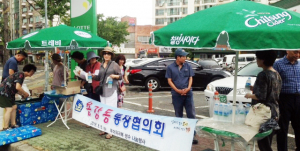 용강동지역자율방재단 얼음생수 나누며 폭염대비 캠페인 가져