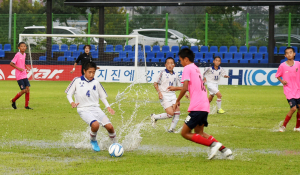 경주국제유소년축구대회, 폭우 속 명품 수중전 펼쳐