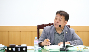 “시의원은 들러리로 고개나 끄덕이면 되는 건가?”