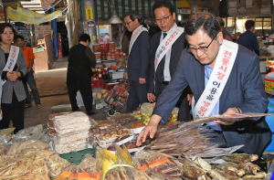 경주시, 대대적인 추석맞이 전통시장 장보기 나서