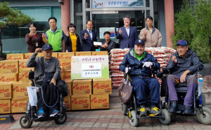 (사)한국척수장애인 경주시지회 장학금 및 후원물품 전달