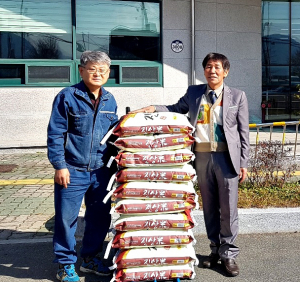경주유기공방 김완수 대표, 연말 불우이웃돕기 쌀 기증