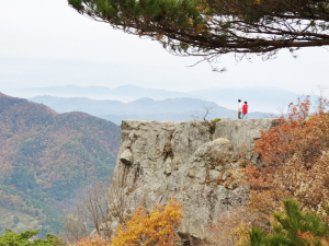 볼거리와 전설 다양해 많은 이야깃거리 품고 있는 건천읍 오봉산(五峰山)