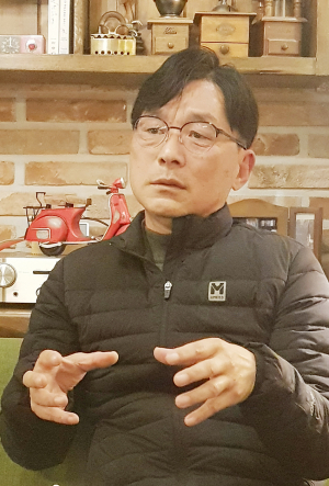 경주를 찍는 사진작가 이정환 선생, ‘돌’의 영속성과 삶의 터 ‘논’이 가장 큰 주제!