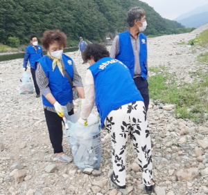 산내면바르게살기위원회, 청룡폭포 일대 환경정비 실시