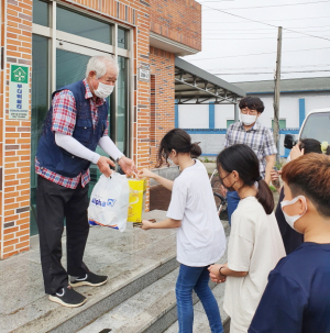 모량초, 경로당 방문 봉사활동