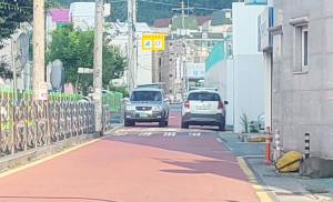 용황초 남쪽도로, 이러지도 저러지도 못하는 도로확장