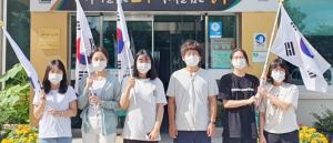 월성동·선덕여중, 제헌절 맞아 나라사랑 태극기 달기 행사 펼쳐