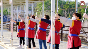 경주 화랑마을 ‘국궁체험’ 인기 끌어