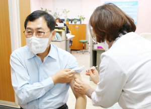 주낙영 시장, 코로나19 백신 3차 추가접종 마쳐