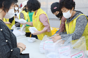 친절한 경자씨, ‘봄맞이 밑반찬 도시락’전달